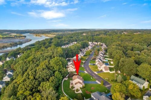 42 Juniper Dr, Milford CT 06461-9118 exterior