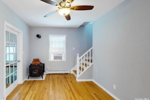 47 22 St, Huntington Station NY 11746-3240 exterior