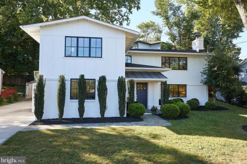 6825 Old Chesterbrook Rd, Mc Lean VA 22101-4408 exterior