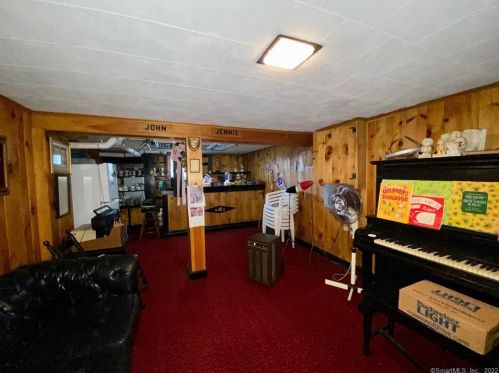 125 Belleview Ave, Torrington CT 06790-6610 exterior