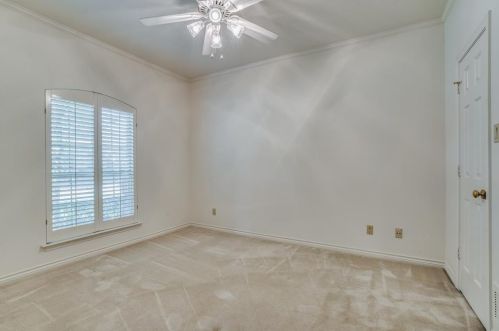 916 Mccoy Dr, Irving TX 75062-8003 exterior