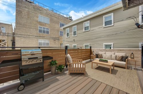 1308 Bosworth Ave, Chicago IL 60642-2345 exterior