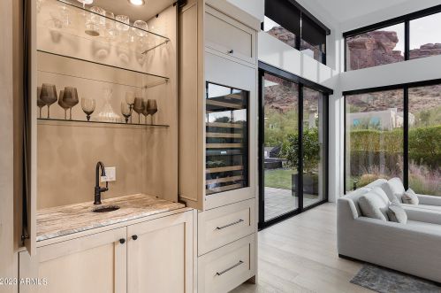 5841 Echo Canyon Cir, Phoenix AZ 85018-1243 exterior