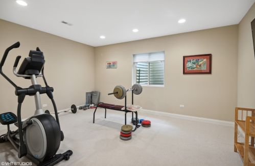 695 Mitchell Ave, Elmhurst IL 60126-4855 exterior