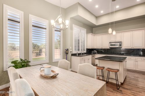 23002 52nd St, Phoenix AZ 85018-4402 exterior