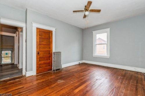 19 Cloverhill Pl, Montclair NJ 07042-4818 exterior