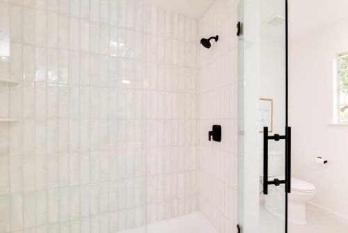 8800 Balcones Clb Dr, Austin TX 78750-3006 exterior