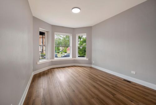 6804 Champlain Ave, Chicago IL 60637-4115 exterior