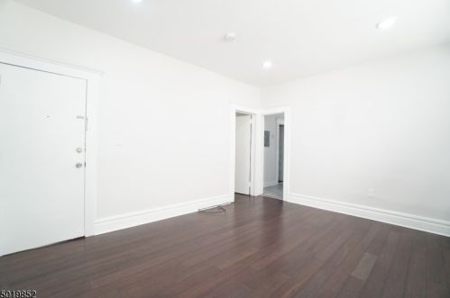 31 Kling St, Town Center NJ  07052-5510 exterior