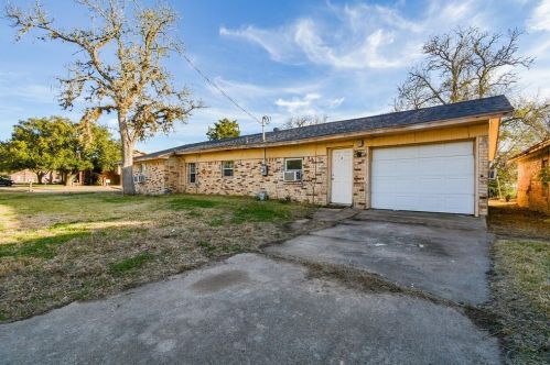 2005 5th St, Hempstead TX 77445-4702 exterior