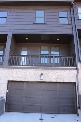 6532 Beacon Dr, Atlanta GA  30328-4204 exterior