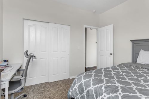 7204 Brittany Town Dr, Taylorsville UT 84084-4609 exterior