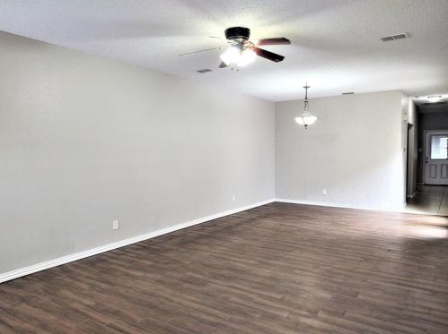 3923 Evergreen St, Irving TX  75061-3920 exterior