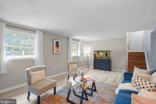 18011 Ml Crk Dr, Rockville MD 20855-1023 exterior