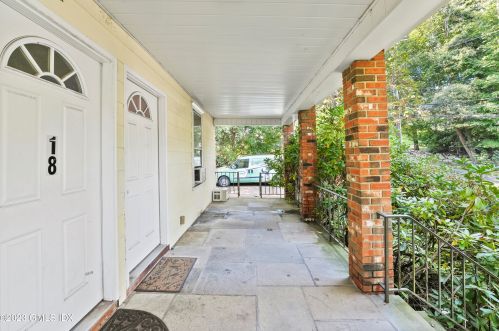 18 Comly Ave, Greenwich CT 06831-4933 exterior