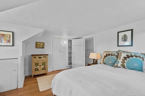 22 Homewood Ave, North Haven CT 06473-2919 exterior