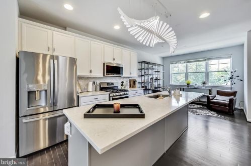 14239 Travilah Rd, Rockville, MD 20850