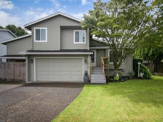 15822 Hancock St, Portland, OR 97230-5284