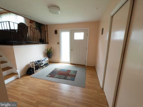 17 Darrah Ln, Trenton, NJ 08648-3107