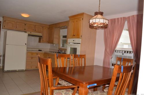 37 Douglas Dr, Enfield CT 06082-2522 exterior