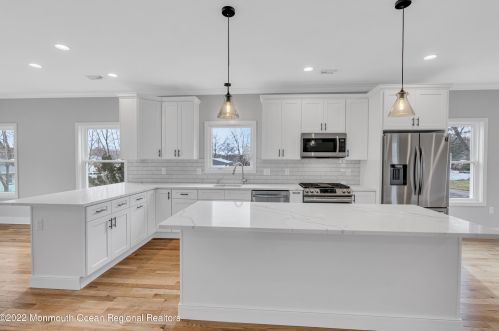 16 John St, Old Bridge NJ 08857-1705 exterior