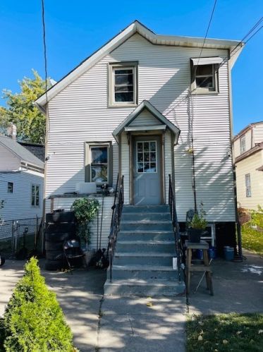 3220 48th Ct, Chicago, IL 60804-3643