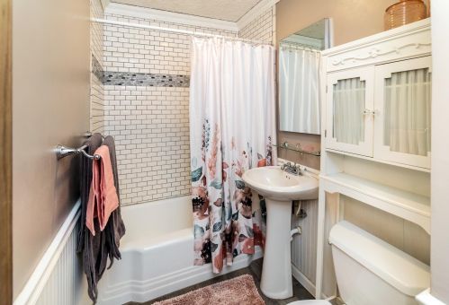 690 Glenbrook Ave, Saint Paul MN 55128-7405 exterior