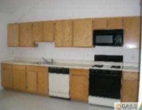 8 Park Sq, Metuchen NJ  08840-1878 exterior