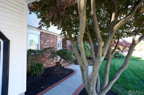 23 Traci Ln, Edison, NJ 08817-2221