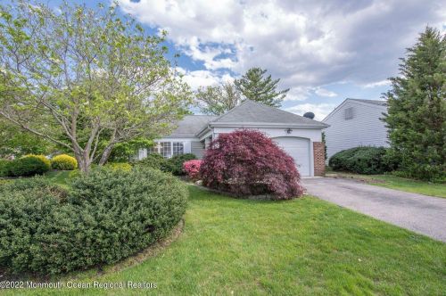 1 Gladstone Ave, Lakehurst NJ 08759-6626 exterior