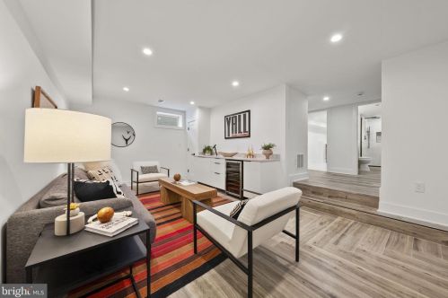 2706 Valley Dr, Alexandria VA  22302-2845 exterior