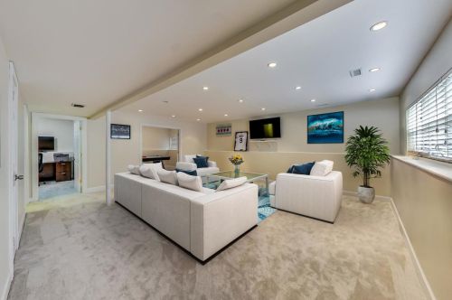 4253 Kolmar Ave, Chicago IL 60712-4702 exterior