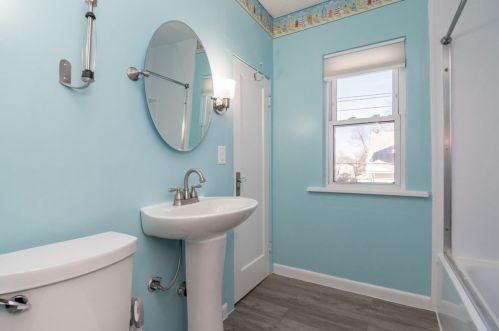 152 Lk Dr, Springfield MA 01151-1843 exterior