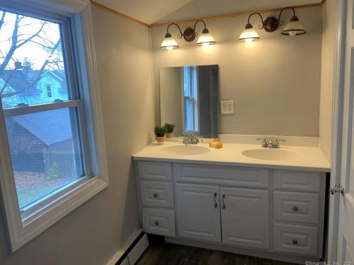 154 Pearl St, Manchester CT 06040-5309 exterior