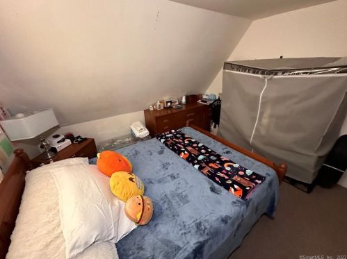 8 Burwell St, Norwalk CT 06854-4703 exterior