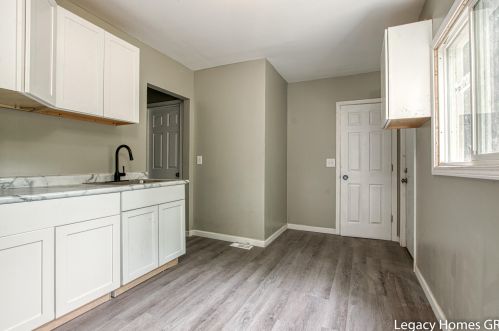 175 Walton Ave, Meskegon MI 49442-3253 exterior