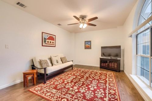 8514 Frst Hts Ln, Austin TX 78749-3500 exterior