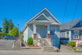 334 70th St, Seattle, WA 98117-5041