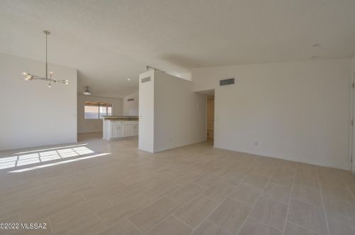 9981 Falcon Point Dr, Tucson AZ  85730-6105 exterior