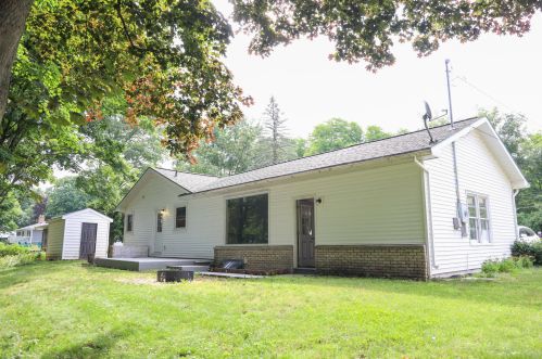 4932 Shore Dr, Sylvan Beach, MI 49461-9432