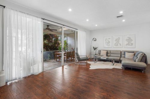 6823 Via Regina, Boca Raton FL 33433-3956 exterior