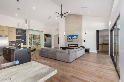 3118 42nd St, Phoenix AZ  85018-6418 exterior