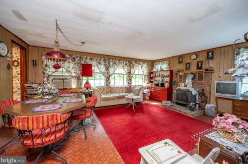 928 State St, Kitzmiller MD 21538-1229 exterior