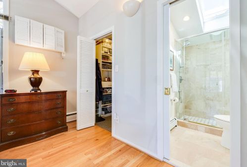 7804 Ridgecrest Dr, Alexandria VA 22308-1053 exterior