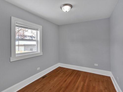 8232 Ridgeland Ave, Chicago IL  60617-1744 exterior