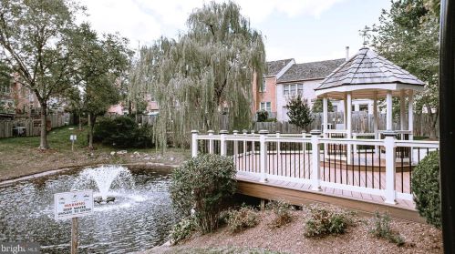 15301 Manor Village Ln, Rockville MD 20853-1820 exterior