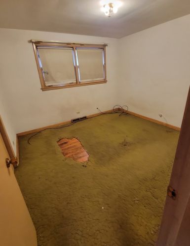 8935 Oglesby Ave, Chicago IL 60617-3048 exterior