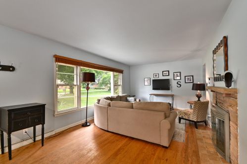 2107 Crestview Ct, Milwaukee, WI 53226-2048