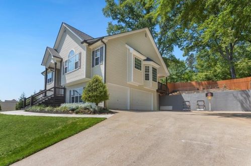 8070 Ivyshaw Dr, Gainesville, GA 30506-8013