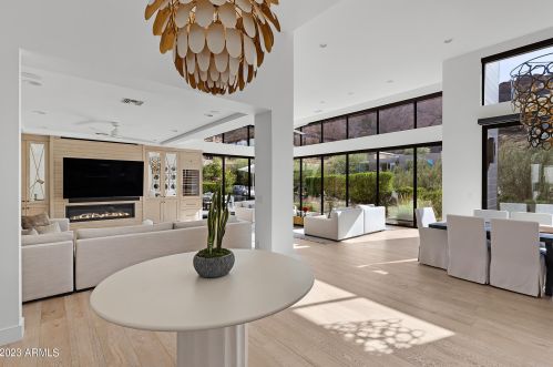 5841 Echo Canyon Cir, Phoenix AZ 85018-1243 exterior